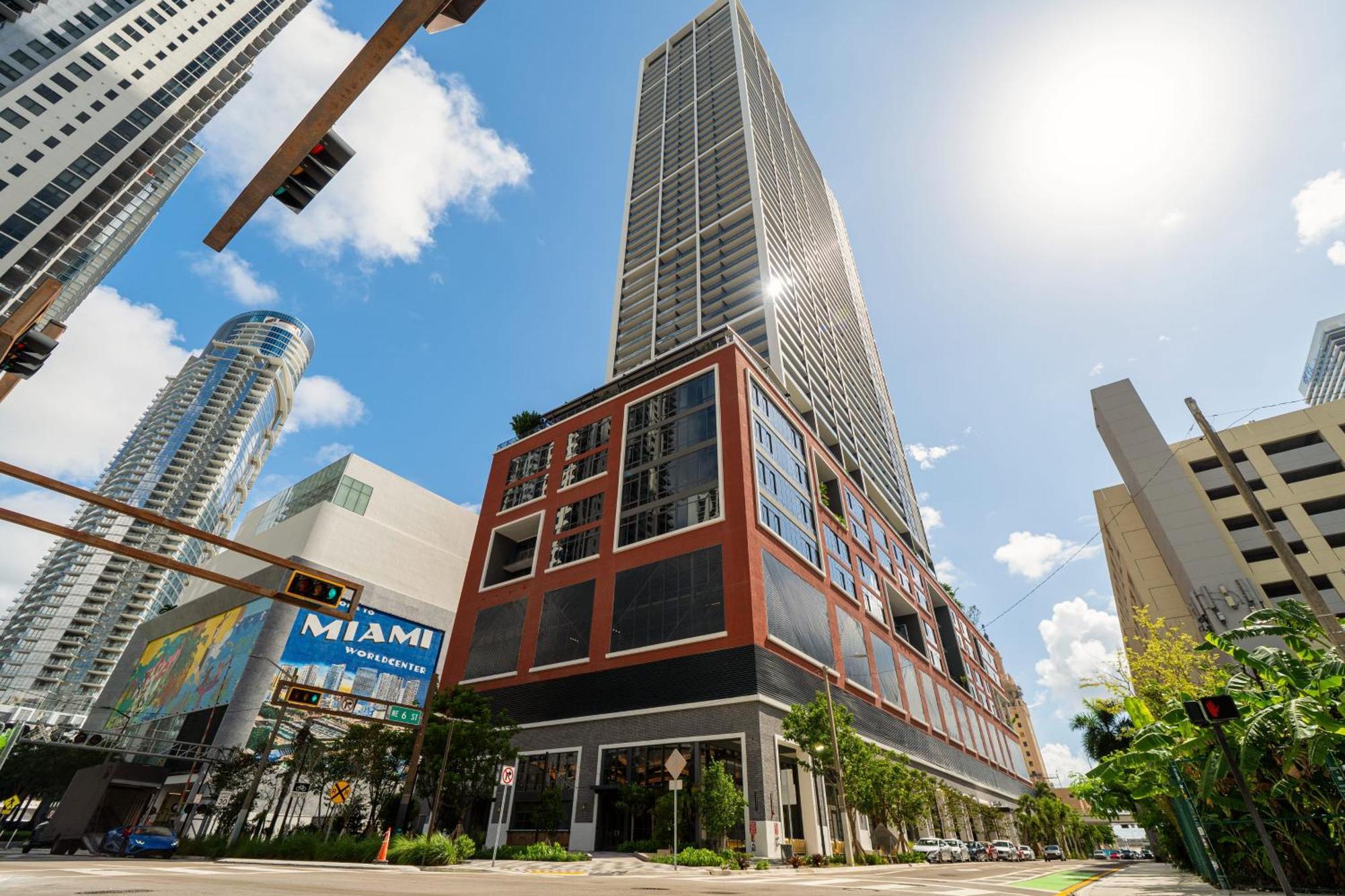 On 44th Floor! W The Views & Free Parking Apartment Miami