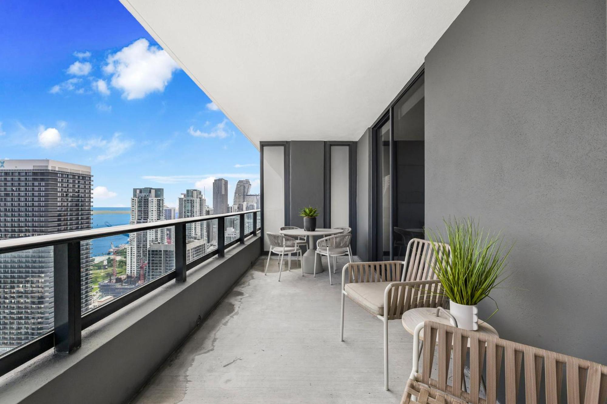 On 44th Floor! W The Views & Free Parking Appartamento Miami