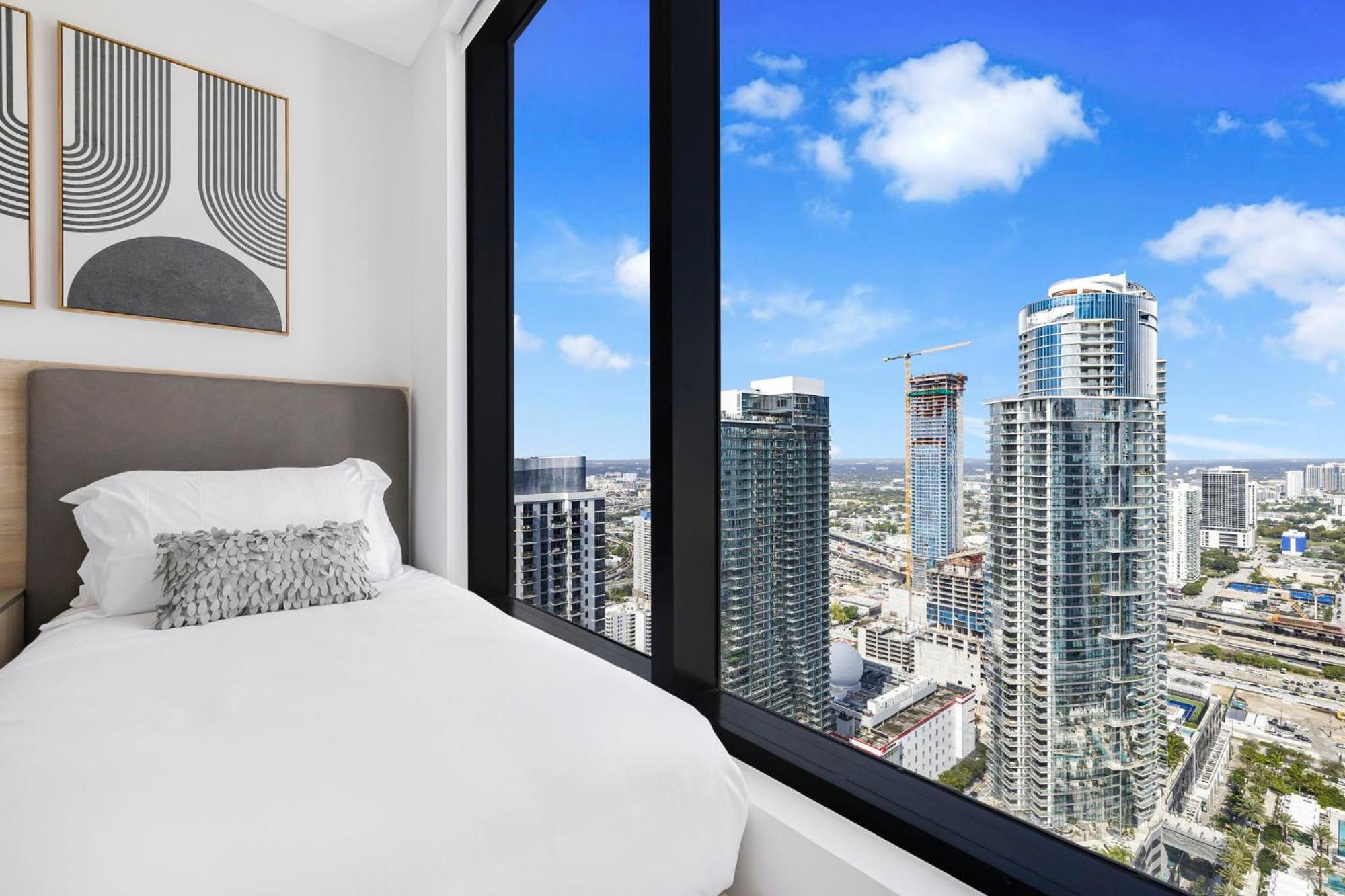 On 44th Floor! W The Views & Free Parking * Miami