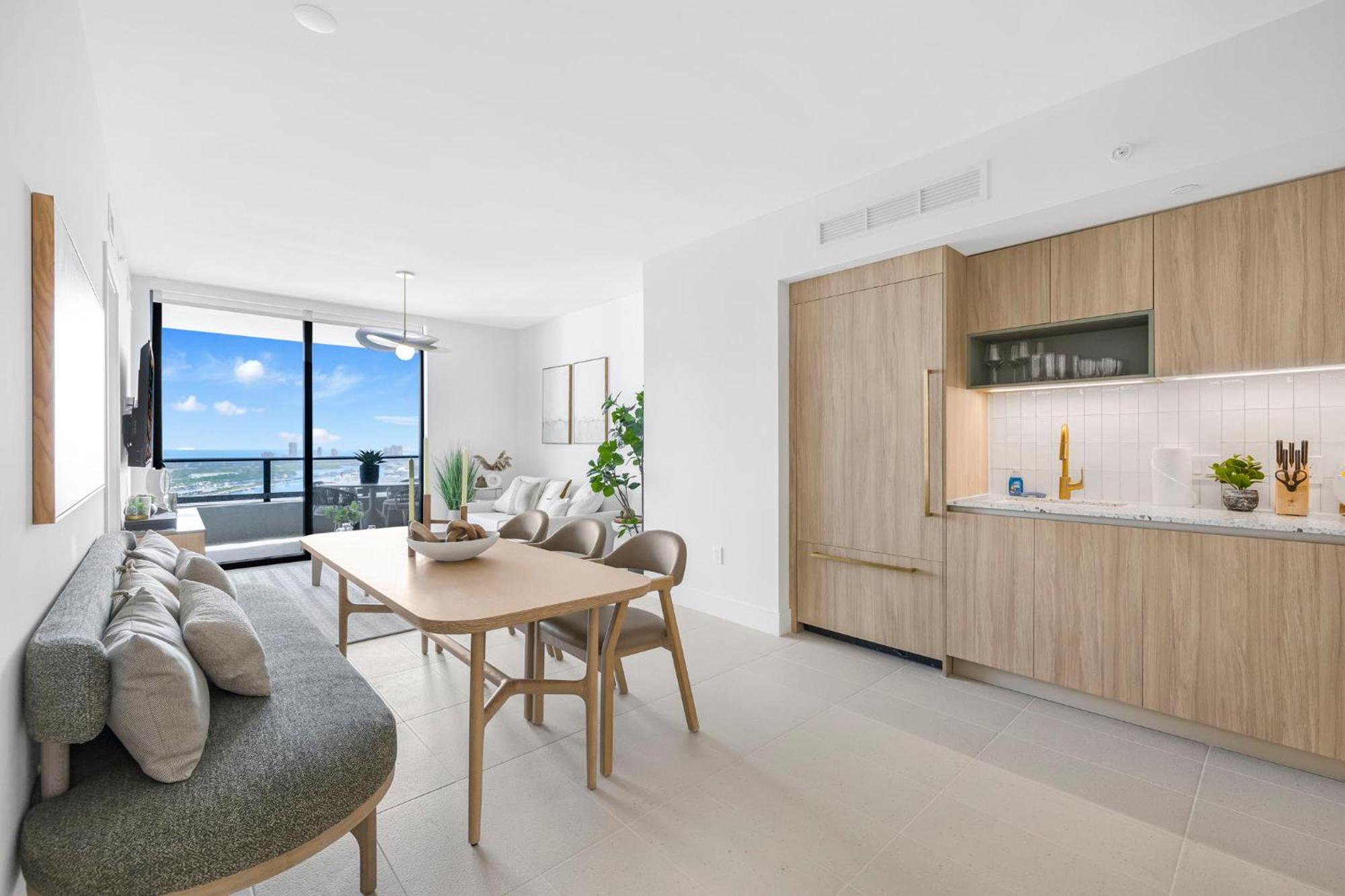 On 44th Floor! W The Views & Free Parking Appartamento