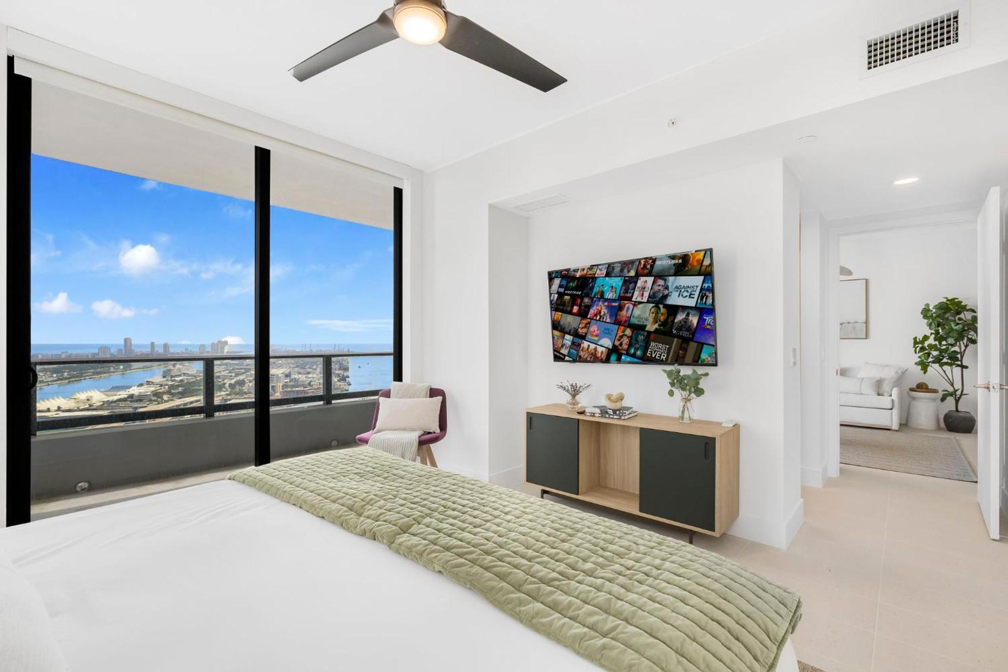 On 44th Floor! W The Views & Free Parking Apartment Miami